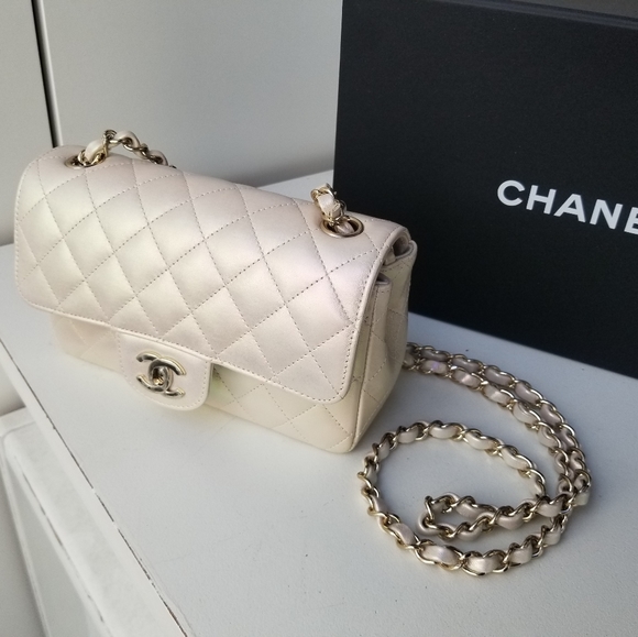 Authentic new Chanel mini single flap bag seashell irridescent 2020 lambskin - Picture 13 of 14